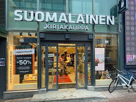 Kirjakauppaliiton tilastojen mukaan kirjojen myynti laski 13,5 prosenttia tammi-syyskuun aikana vuonna 2022. Kuvassa Hämeenkadun myymälä, joka on toinen Tampereella suljettavista myymälöistä.