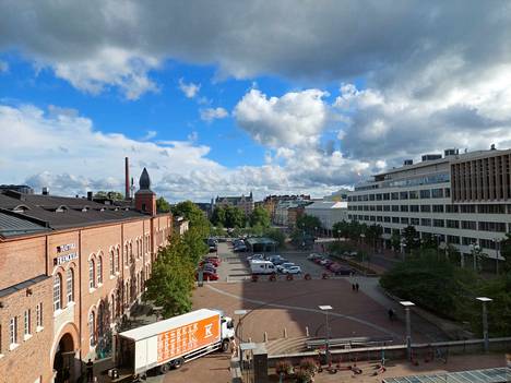 Tältä sää näytti lauantaina 6. elokuuta kello 18.20 Tampereen keskustassa Frenckellin aukion kohdalla.