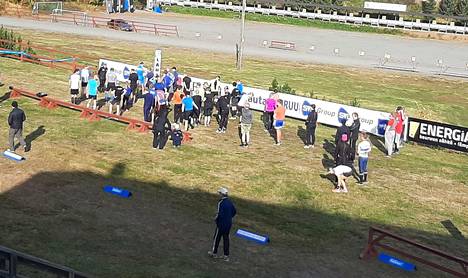 Keuruun Kisailijoiden hiihtojaoston järjestämä Syyshölkkä juostiin Keurusselän liikuntapuistossa 14:ttä kertaa.