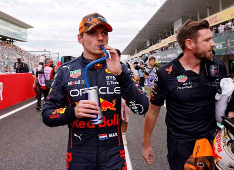 Max Verstappen ajoi paalulle Japanin F1-kisassa.