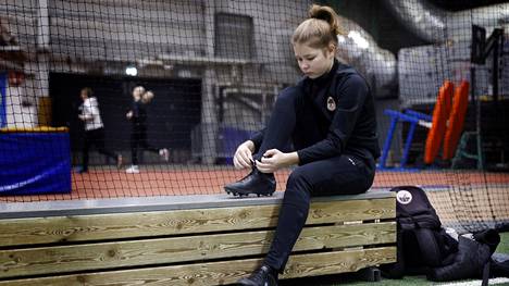 Alina Ylinaatulla on todettu esikouluikäisestä lähtien ykköstyypin diabetes. Se ei ole estänyt Musassa keskikentällä pelaavan Alinan harrastusta.