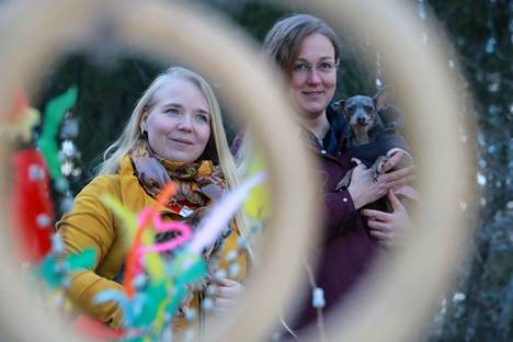 Marie-Elise Luukkosen ja Sini Isakssonin luotsima Suojele Eläintä ry on mukana Nelosen Koti Koiralle -ohjelmassa. Ensimmäisen kauden jaksot kuvattiin viime vuoden toukokuussa ja syyskuussa.