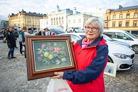 Anita Andersson Härmälästä osti taulun, joka sopii kehystensä värin puolesta kotona ennestään oleviin tauluihin. Kymmenen euron hinta tuntui hänestä sopivalta. 