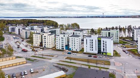 Tampere on kasvanut viime vuosina voimakkaasti. Uusia asuntoja on valmistunut runsaasti muun muassa Lentävänniemeen, jonne rakennetaan parhaillaan myös raitiotietä. Tänä vuonna nettomuuttoluvuissa näkyy pientä sakkaamista.