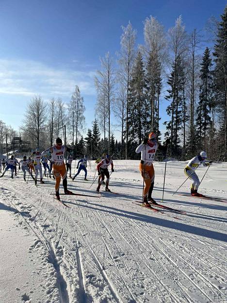 Jämsänkosken Ilveksen Petoteamin  Iiro Uuusitalo (numero 10) ja Jussi Hyytiäinen (numero 16)  osallistuivat nuorten SM-kisoihin viikonloppuna.