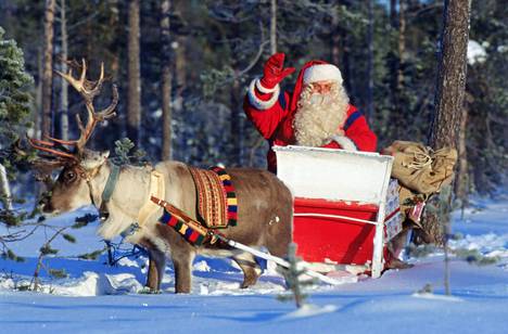 ”Joulupukki pääsee jakamaan lahjat lapsille valkoisessa säässä, vaikka se onkin ohut kerros”, kertoo meteorologi Sini Tenhunen Ilmatieteen laitokselta. Kuvassa joulupukki lähtee matkaan Rovaniemeltä.