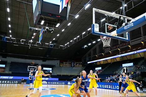 Sunnuntain Suomi–Ruotsi-ottelussa oli 143 katsojaa.