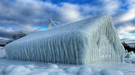Skandinavia-teemainen lahjatavaraliike peittyi joulun aikana jäähän Michiganjärven rannalla Yhdysvalloissa.