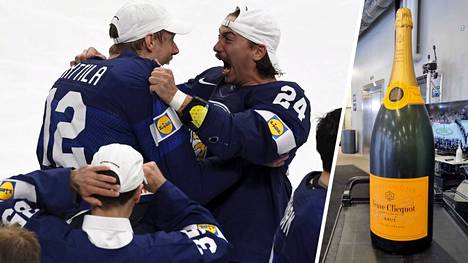 Suomi juhlii jääkiekon maailmanmestaruutta.