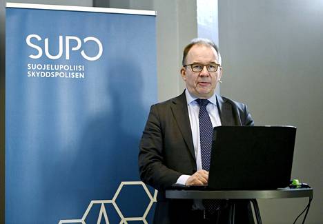 Suojelupoliisin päällikkö Antti Pelttari julkisti syksyllä 2021 Supon Kansallisen turvallisuuden katsauksen.