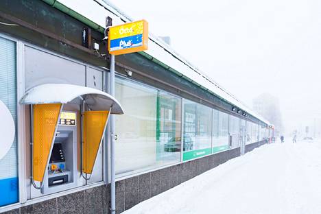 Tampereella on noin 70 automaattia, joista saa käteistä. Vuonna 2016 otetussa kuvassa Sammonkadun automaatti. 