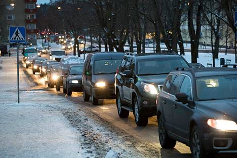 Tampereella oli vuonna 2020 tilastokeskuksen mukaan 97 262 liikennekäytössä olevaa henkilöautoa. Kuva on otettu Tampereen Tammelassa marraskuussa 2016, jolloin vastaava luku oli 90 903.