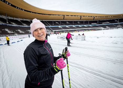 Aino-Kaisa Saarinen kuvattuna viime talvena Olympiastadionilla.