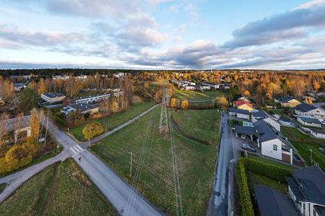 Pappilan alue Tampereella, jonka läpi sähkölinjat kulkevat, kuvattiin 17. lokakuuta.