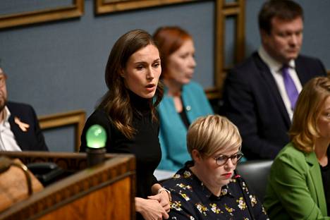 Pääministeri Sanna Marin (SDP) puhuu eduskunnan suullisella kyselytunnilla Helsingissä 15. syyskuuta 2022. 