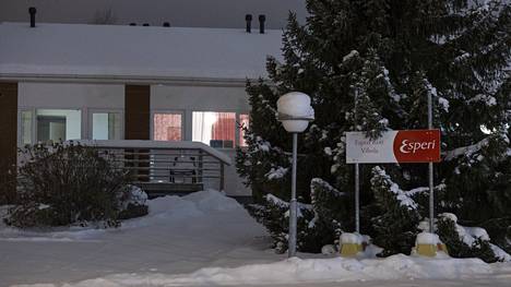 Käräjäoikeudessa käsiteltävä henkirikos tapahtui joulukuisena aamuna Nokialla Esperi-koti Viholassa.