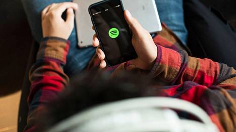 Spotify on musiikin suoratoistoon keskittyvistä yrityksistä suurin. Viime vuonna sen maksavien asiakkaiden määrä nousi 30 miljoonalla kaikkiaan 155 miljoonaan premium-käyttäjään.
