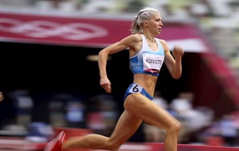 Sara Kuivisto juoksi 1 500 metrin kisan voittoon ajalla 4.12,47