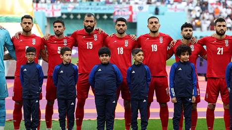Joko laulat tai sitten itket ja laulat. Tällaisen evästyksen antoi Iranin hallinto maan jalkapallojoukkueelle tuleviin otteluihin.