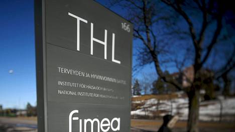 Terveyden ja hyvinvoinnin laitoksen kyltti Helsingissä 21. maaliskuuta 2022. 