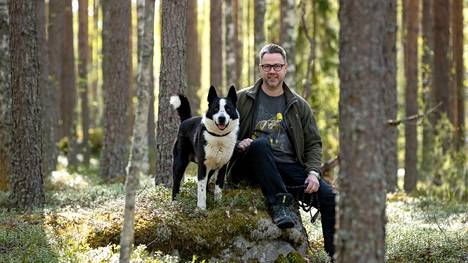 Mika Hatanpää toteaa, että suomalainen luonto ja metsämaisemat ovat meille miltei itsestäänselvyys. Jokaisella on myös omat tapansa ”olla” metsässä. ”Ja jos metsä jotain antaa, se myös ottaa. Aika on sellainen asia, jota ei aina ole tarpeeksi.”
