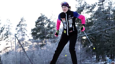 Anni Rohila tavoittelee määrätietoisesti unelmaansa. Hän haluaisi vielä joskus hiihtää maailman huipulla.