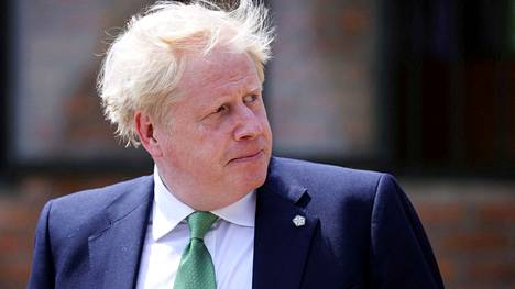 Mielipidemittausten mukaan enemmistö briteistä haluaisi pääministeri Boris Johnsonin eroavan. Johnson kuvattiin torstaina  23. kesäkuuta Ruandassa, missä hän osallistuu parhaillaan Kansainyhteisön maiden huippukokoukseen.