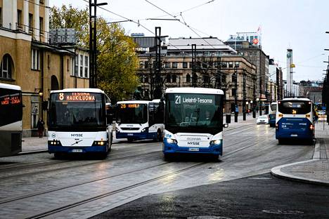 Henkilöliikenteen lippuhintojen arvolisäveron määräaikainen poisto ei laskisi Nyssen lippuhintoja. Kuva Tampereen keskustasta syksyltä 2020.