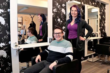 Lauri Välimäki valittiin Kokemäen yrittäjien puheenjohtajaksi marraskuussa ja Jasmin Bly varapuheenjohtajaksi tammikuun alussa. Välimäki johtaa Markkinointi- ja tapahtumatalo Matataa, ja Bly tekee töitä omassa parturi-kampaamossaan Beauty Blyssä.

