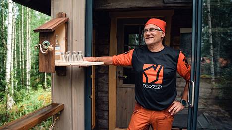 Sastamalalaisen Ari Kiviniemen pihalta löytyy kahdeksan saunaa. Yksi tärkeimmistä on Lapista tuotu hippusauna.
