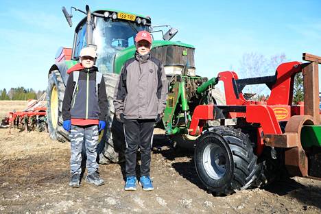 Dominic Ruokolainen ja Jerry Pahkala olivat hyvin perillä maanviljelyksestä. 