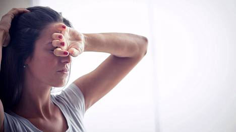 Yli puolet migreenipotilaista täyttää jossain vaiheessa ahdistuneisuushäiriön kriteerit, sanoo neurologian erikoislääkäri Emilia Tauriala.