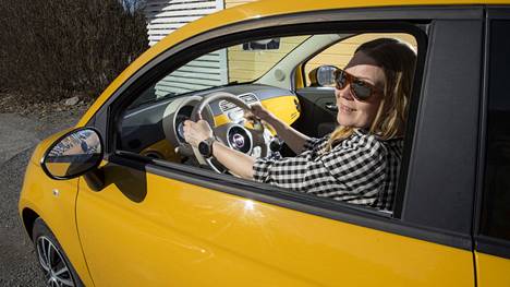Kai tiedät, miten toimitaan, kun keltainen auto, esimerkiksi pirkkalalaisen Elina Kähkölän menopeli, tulee liikenteessä vastaan?
