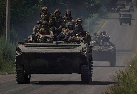Ukrainalaissotilaat Donetskissa kesäkuussa 2022. 
