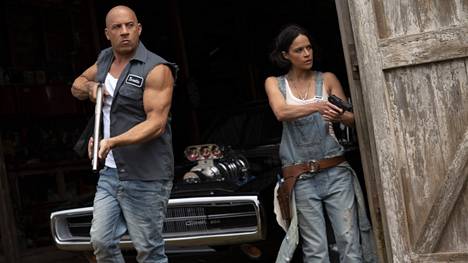 Vin Diesel esittää ryövärikaahari Dom Torrettoa ja  ja Michelle Rodriguez hänen tyttöystäväänsä Lettyä Fast & Furious 9 -elokuvassa.