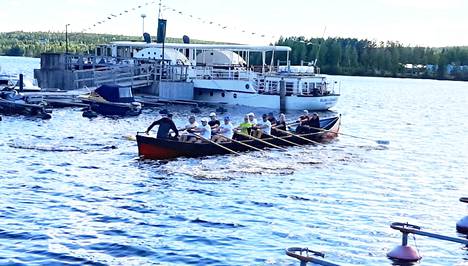 SM-mitalistit harjoittelevat Keuruun kirkkoveneellä. Tässä elokuun alun harjoitukseen lähtö Ahtolan satamassa. 