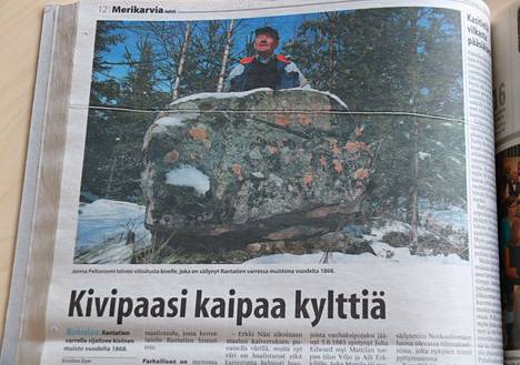 Kymmenen vuotta sitten Jorma Peltoniemi toivoi kylttiä tähän kiveen. Nyt kiveä ei tahdo enää löytää.