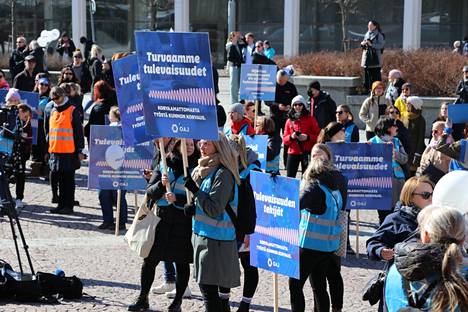 Jukon paikallisryhmä järjesti tänään Tampereella mielenilmauksen julkisen alan oikeudenmukaisemman palkkauksen puolesta.