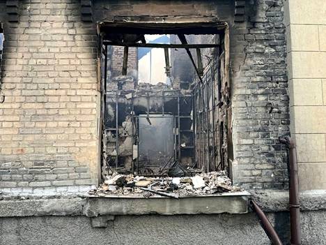 Ukrainalaisviranomaiset ovat kirjanneet CNN:n mukaan tähän mennessä yli 12 000 sotarikosta. Kuva tuhotusta koulusta Donetskin Avdiivkassa.