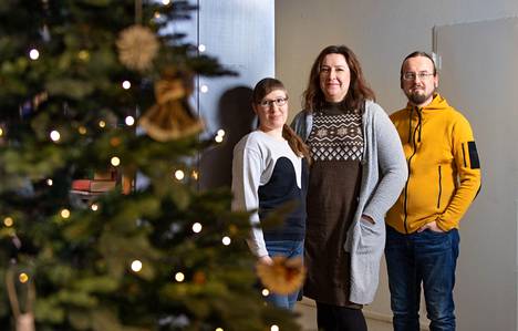 Satakunnan Kansan verkkosivuista huolehtivat joulun pyhinä toimittajat Jenny Jokinen (vas.), Elina Valkonen ja Jarmo Karonen. Uutispäivystys pelaa silloinkin, kun printtilehti ei ilmesty.