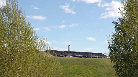 Boliden Harjavalta rakennuttaa aurinkovoimalaa Suurteollisuuspuiston länsipuolelle. Tehdasalueen ulkopuolella rakennustyömaan näkee Torttilantieltä.