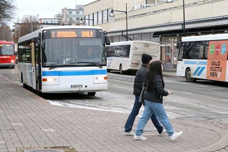 Paikallisbussiliikenteen palvelutaso paranee Raumalla tulevan vuoden alusta. Luvassa on lisää vuoroja ja lisäliikennettä ilta- ja viikonloppuaikoihin.