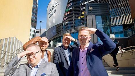 Kiinteistömaailma Tampere Ratinan asuntomyymälä sijaitsee Tampereen Ratinassa aivan uuden Nokia-areenan kupeessa. Tommi Luosmala, Lasse Lehtervo, Kimmo Ärlig ja Misa Roito kohdistavat isoja odotuksia muun muassa keskustaan nousevaan uuteen kaupunginosaan Kannen alueeseen. 