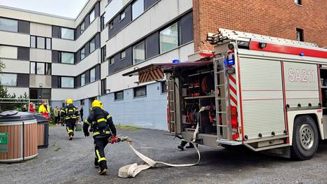 Palokunta sai sunnuntaina hälytyksen kerrostaloon Rauman Hirsipolulla. 