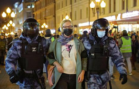 Presidentti Vladimir Putinin asettamaa osittaista liikekannallepanoa vastustavia mielenosoituksia on nähty myös maan pääkaupungissa Moskovassa. Venäläisviranomaiset pidättivät protestoijan mielenosoituksessa Moskovassa keskiviikkona.