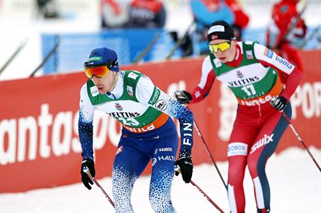 Suomen Ilkka Herola lähti sunnuntain hiihto-osuudelle sijalta 23. ja kiri yhdeksänneksi.