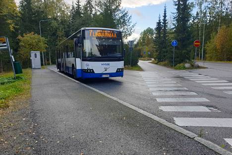Muun muassa bussista numero 7 ajetaan pyhäinpäivänä myös yövuoro, sillä pyhäinpäivän bussit kulkevat normaalisti lauantain aikataulun mukaan, Kuva on otettu linjan 7 päätepysäkiltä Tampereen Kalkusta.