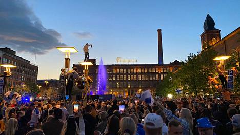 Tampereen kaupungin mukaan Frenckellin spontaanit kultajuhlat sunnuntaina olivat ilmiöön verrattava tapahtuma ilman virallista järjestäjää eikä siksi yleisötapahtuma, joka vaatisi tiettyjä turvatoimia ja esimerkiksi pelastussuunnitelmaa suurelle porukalle.