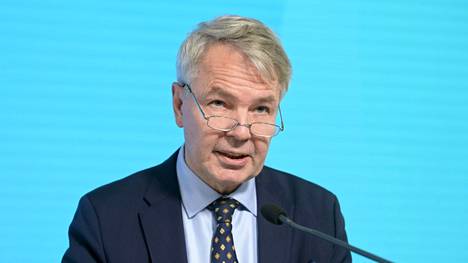 Ulkoministeri Pekka Haavisto puhui tiedotustilaisuudessa Helsingissä 15. lokakuuta.