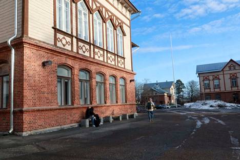 Rauman kaupunginvaltuusto käsittelee kokouksessaan 27. helmikuuta yhteistyö- ja tukisopimusta Turun yliopiston kanssa. Seminaarinmäen opettajankoulutuksen jatkumisen turvaava sopimus on jo hyväksytty yliopiston hallituksessa.